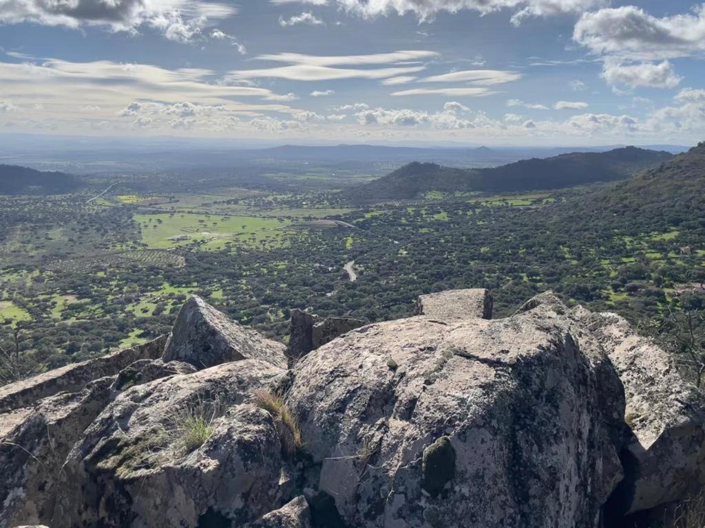Vuelos de Montaña l Montánchez Exterior foto